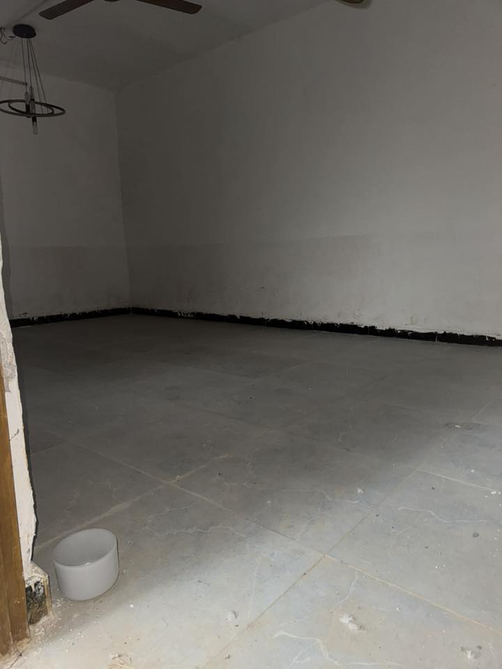 للبيع 60 متر سند 25 علوه الفحل شارع فائق المضمد
غرفة واستقبال ومطبخ 
ابيعه هوه ومحتوياته الكاونتر وكلشي 
ب22 وبي مجال
***********
