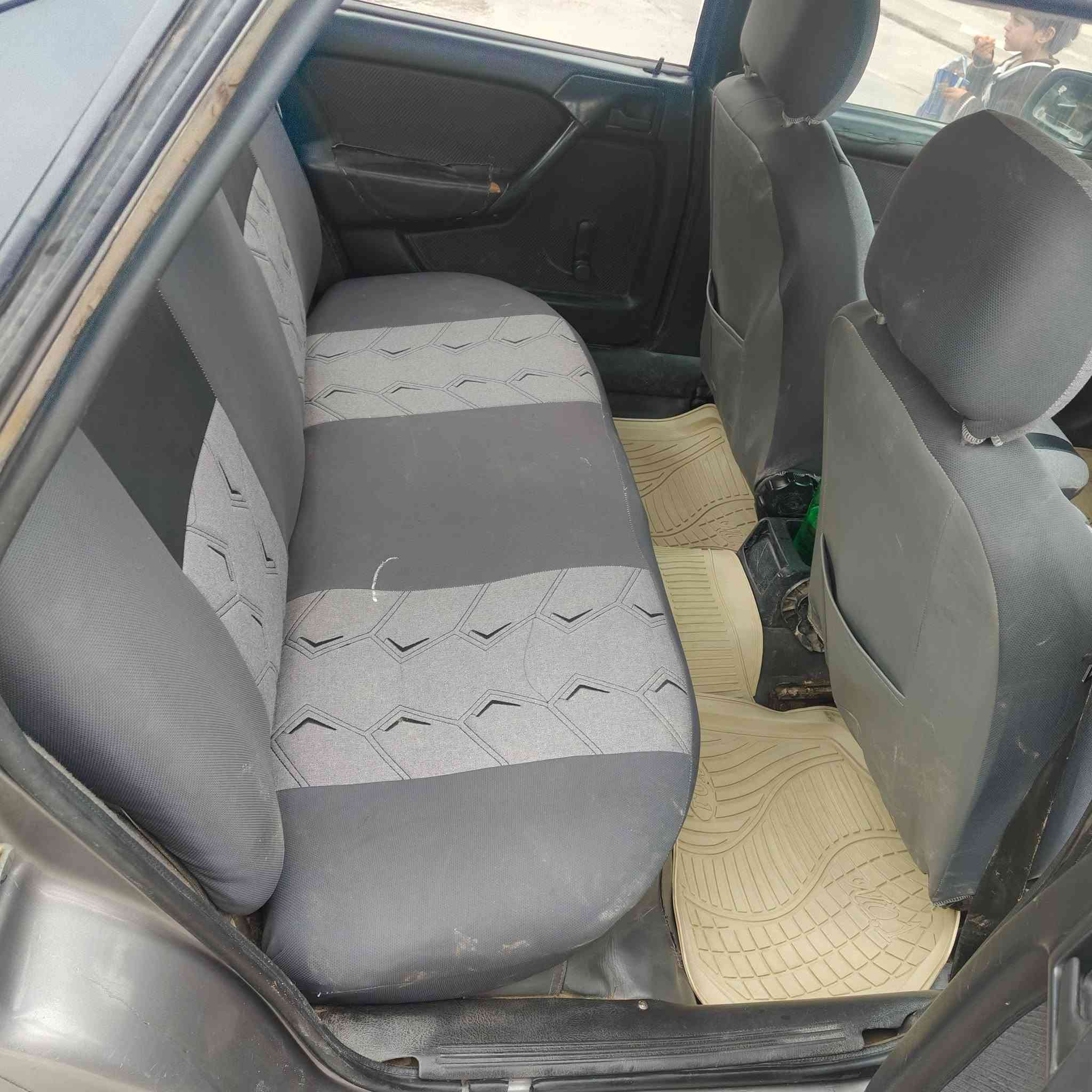 فكتر حجم 16
مكفولها من الدعاميه لدعامي 

اي طخ مابيه 

كير محرك شرط كهربايات كله شقاله 

دوشمه جديده موديل 91 

نضيفه كلش مال جناي 
رقم ***********
السعر 46 قفل
