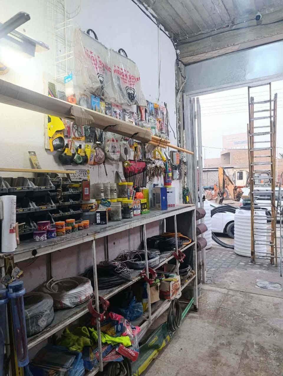 يالله محل انشائيه للبيع بشارع المطار الجديد بدايه شارع الشفلات السعر ثلاثه مليون ونص بس الغراض والمحل اجاره 150الشهر  اي استفسار اتصل وبيك خير ودلل ***********
