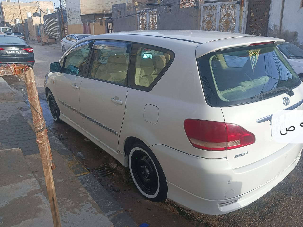 السلام عليكم للبيع  سياره ابصم ٧ نفرات توي رقم انكليزي بسمي ٢٠٠٣ عاديه مو كرستال مكينه وكير صار ٢٠ يوم من شادهن تخم تاير صار سبوع شادهن باتري هم توه شاده كهربائيه كله شغاله لون صدفي رقم نجف مكان نجف فقط تبريد بس كمبريسر عايز شراي اتصل علرقم السعر ١٢٢ وبيهه مجال  *********** موجود علفيس أو بلخاص
