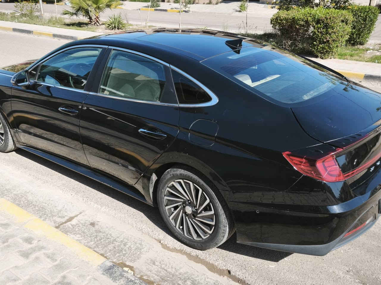 سلام عليكم سوناتا هايبرد 2023
سيارة فول VIP اعلة فئة 
شتريد مواصفات بيه 
بنرامة لايت اربع عدسات متحركة 
خمس كامرات حساسات امامية وخلفية رادارات
تتقدم وتترجع بلريمونت 
كشنات كهرباء تدفئة وتبريد بلكشنات 
شاشة دجتل قطعتين تبريد بردات 
محرك 2000 هايبرد
باقي المواصفات معروفة 
حادث بلمنشور والسونار هم 
رقمه بغداد تحويل ثاني يوم مكاني بغداد 
سعر 155 وبيه مجال بسيط للشراي 
***********
