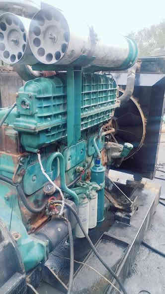 فافلو F12سيت بلاد توليد 300KAV ستندر ع الحمل
المولد 121
عنواني بغداد سيديه اتصال هاتفي 
***********
