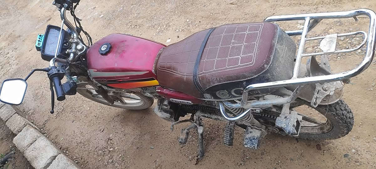 السلام عليكم دراجه للبيع نضيفه كلشي مابيه كهربايات شغاله سلف شغال تايرات نضيفه محركه جديد مامغسوله ع وصخه اب 300وبيه مجال لشراي مكان تكريت ***********
