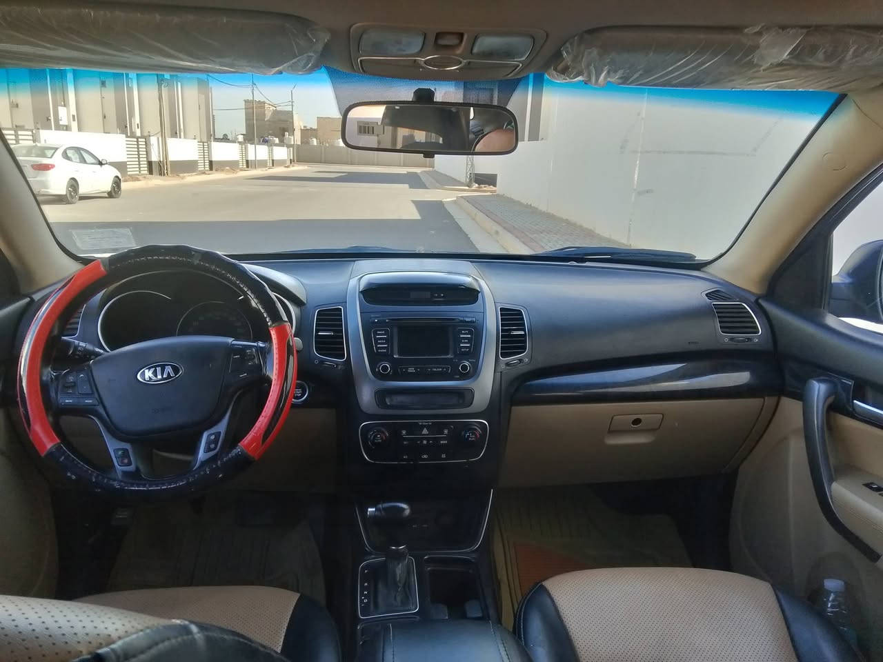 السلام عليكم سياره سورنتو موديل 2013 خليجي سياره فول مواصفات واحد على واحد محرك سته سلندر سبعه راكب ثلاث قطع تبريد حداديه كير سياره كفاله من كل شيء سعر السياره 157 بها مجال بسيط العنوان كربلاء رقم الهاتف ***********
