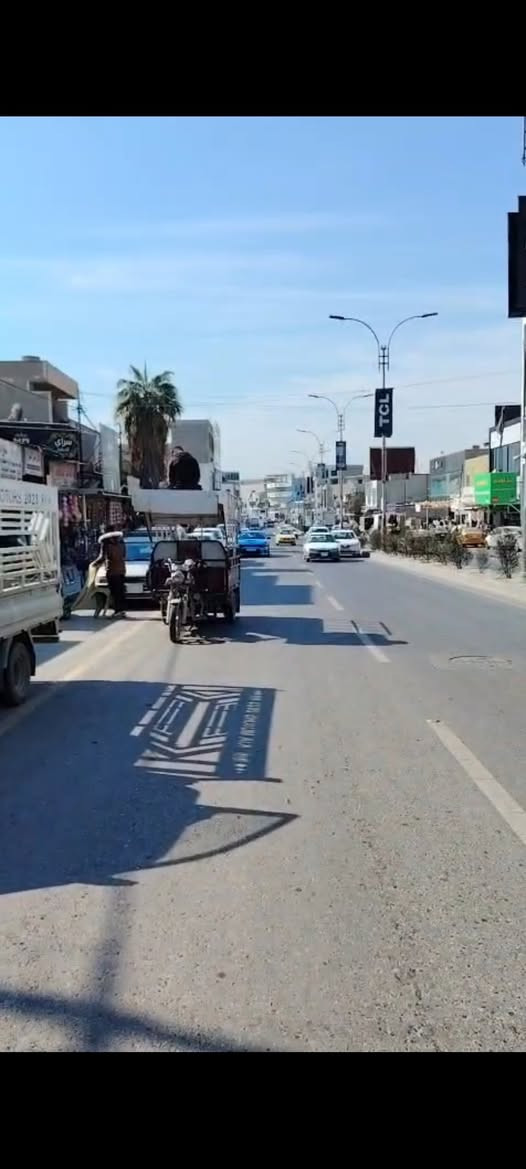 🔥 فرصة استثمارية مميزة على شارع حيوي 🔥

محل تجاري للإيجار في موقع قوي جداً
📍 سايدين الحلواني – المشراك
شارع رئيسي مزدحم وحركة مستمرة طوال اليوم، مناسب لكافة الأنشطة التجارية.

🔹 المواصفات:
▪️ عمق 20 متر
▪️ طابقين 
▪️ واجهة واسعة وواضحة على الشارع
▪️ ونج كهربائي
▪️ حمامات جاهزة
▪️ أرضية بورسلين
▪️ دكتات مبردة
▪️ مكان مخصص للسبالت
▪️ بناء زيرو (جديد بالكامل)

الموقع يضمن لك ظهور قوي وزبائن يومية بسبب كثافة الحركة التجارية.

للاستفسار والتفاصيل يرجى التواصل:
📞 ***********
📞 ***********
