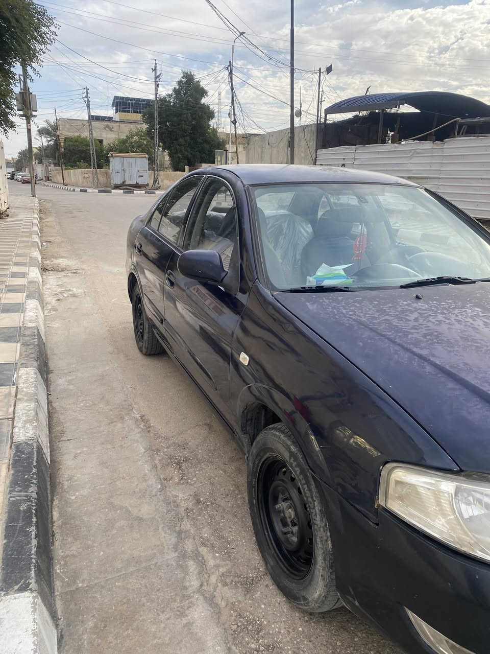 عندي نيسان صني 2012 كوري 1800السيارة جارده بس هيَ نظيفه من ناحيه المشي والمكينه وكهربائياتها وعلى وضع البلاد كل شي ممفتوح بيهه وماشيه 135 الف وتكدر تفحص الكير والمكينه حتى تتأكد من مشيهه واليسأل عالضربه مال البنيد اني ضربته وموضح بالفيديوا انو ضربتهه بالبدنه حتى للراديتر مواصله وحتى دواخل ماواصله التبريد ثلج والسياره تاخذ بيهه تراي وين ماتريد رايدهها 85ورقه وبيهه مجال***********
