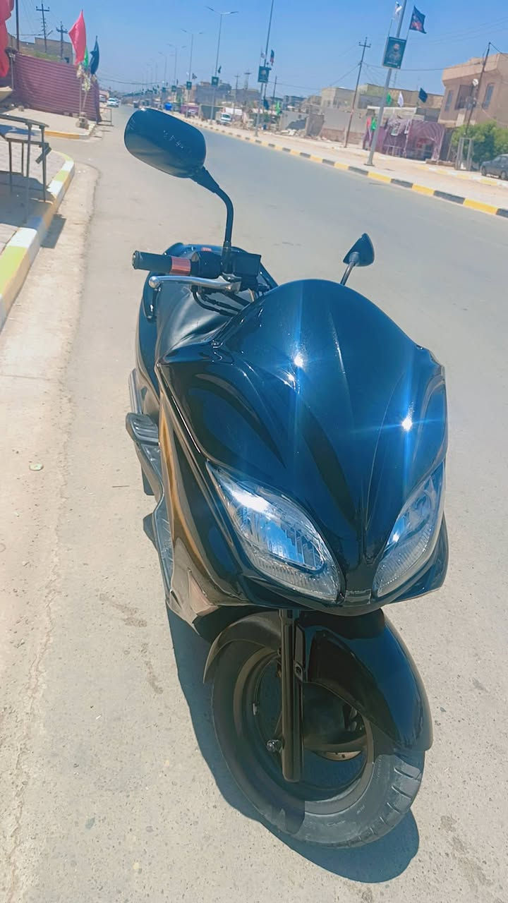 0/8 وجه بومة عمية گير ملغي
عليهة ادامة قايش جديد 
كلچ خلفي مال تفصيخ كامل هو والبنز
مصبوغة عام عوزهة بوليش
تاير خلفي جديد
لايتات زنون عالي ناصي
حساس ستان شغال 
كهربائيات شغالة من الالف للياء
بريك ABS امامي خلفي
شلعتهة خير من الله معدلهة ١٢٠/١٣٠ بل شارع
مكاني ديالى الخالص 900 و بيهة مجال قليل


**إذا كنت صاحب هذا الإعلان وتريد حذفه لأي سبب، رجاءا أرسل رسالة إلى الدعم الفني**