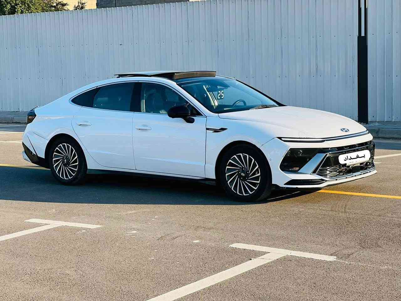 سوناتا هايبرد 2024 VIP - الشكل الجديد - فل مواصفات* 

*المواصفات:*
- الموديل:  2024   
- الفئة: VIP أعلى فئة - وارد [أمريكي]
- المحرك:2.0L هايبرد192 حصان
- اللون: أبيض لؤلؤي / الداخل جلد أسود
- المسافة: [28 ] الف ميل فقط
- الضرر: [البنيد وباب السائق تبديل نفس الون ]  + بارد باب عكس السائق ولجوملخ الخلفي  خفيف
1. شاشتين منحنية12.3 إنج + بانوراما سقف 
2. نظام صوت Bose سمـ12ـاعه+ شحن وايرلس
3. رادار امامي+خلفي +
12حساسات360
4. مقاعد جلد تدفئة وتبريد أمامي + تدفئة خلفي + ذاكرة ميموري
5. ستائر خلفية +داتشو + جنطة كهربائية
6. إنارة LED Matrix + إضاءة داخلي 64  لون
7. تشغيل عن بعد + بصمة ابواب
8.تحكم ريمونت مقعد السائق ذكي
9.تبريد امامي خلفي + كمريسر تبريد خاص للبطاريات
10.شحن تايبسي عدد 4كاربلي واندرويد
11.كامرات360 وكامره عند تشغيل الشاره
*السعر*: [168] وبيه مجال بسيط للشراي الصدك  
*المكان*: بغداد [الشعب]  
*للتواصل*:[***********] اتصال أو واتساب                                                          @إشارة حسوني طالبيه
