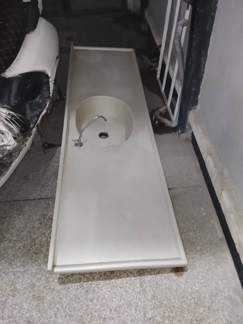 للبيع مرمر صناعي مترين قيم واخذ اي ضرر ما بي للاتصال ***********
