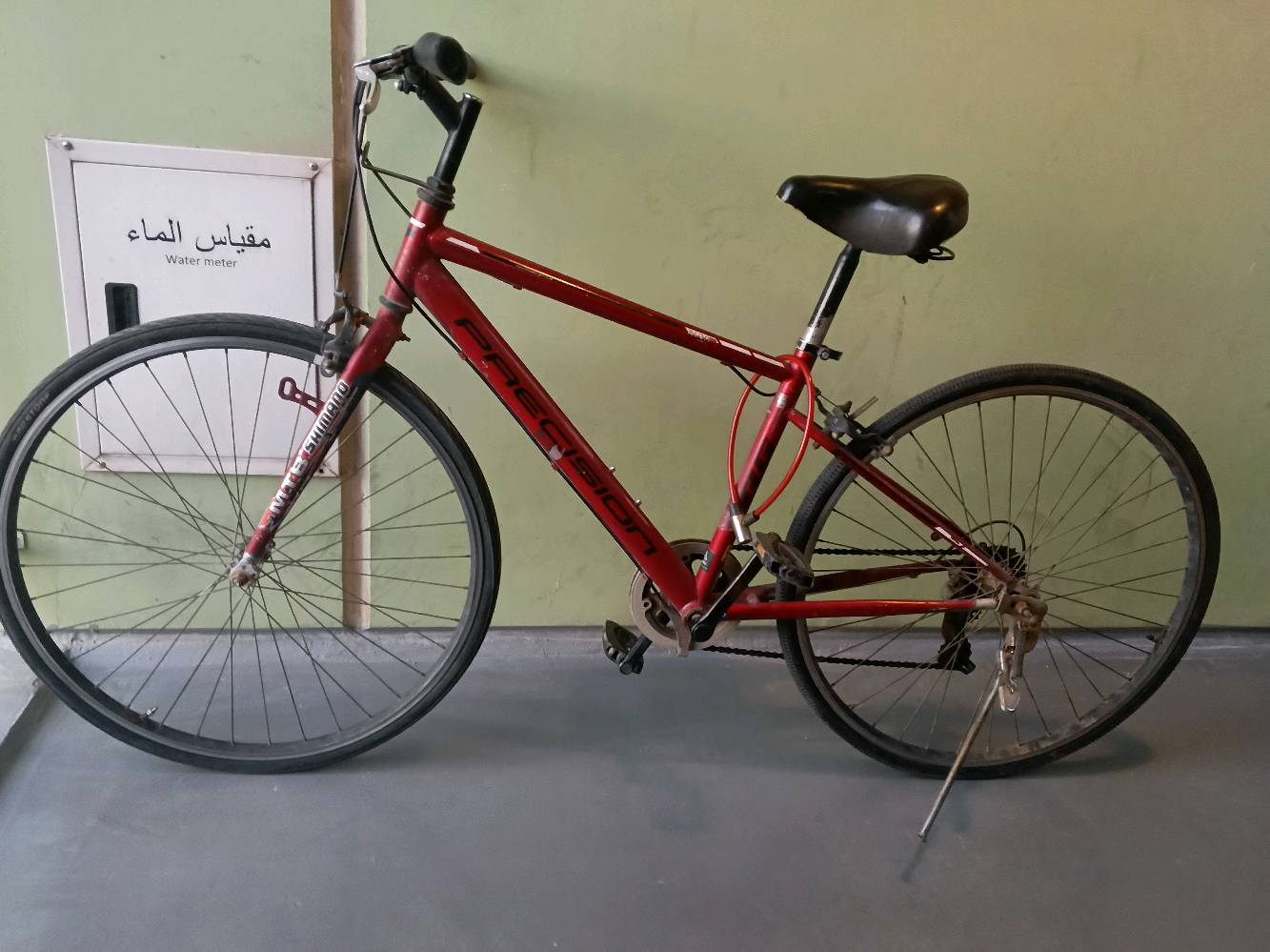 السلام عليكم عندي بايسكل اثنينهن C700 نضيفات الأسود بي بس بنچر خلفي والأحمر كامل مكمل سعر الأسود 40 والأحمر 100 مكاني بسمايه 