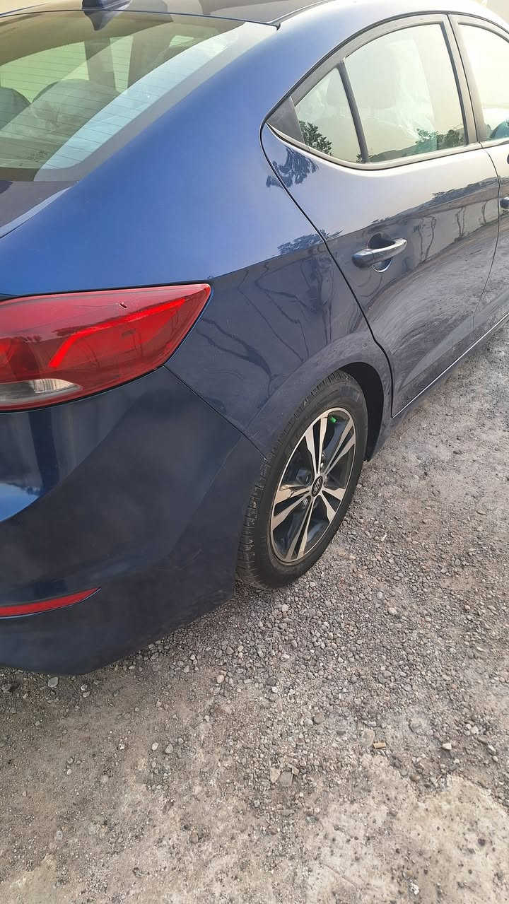 السلام عليكم
النترا موديل ١٧ امريكي بدون حادث بدون تبديل ليبل واحد صبغ بيها خمس قطع بدون دواخل جاهزة من كلشي باسمي رقم لجديد وسنويه وهزه جديده 
السعر ١٠٨ بيها مجال بسيط
للاستفسار ***********
