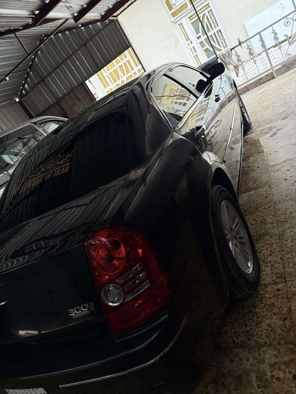 السلام عليكم 
اوباما 2010 
بيها بارد شبر بخشم الجاملغ الامامي الايسر 
ورشه جراد بالمدكر الخلفي الأيمن فقط 
الباقي كفاله 
ماشيه 180 تقريبا 
باسمي السياره 
كير 
مكينه 3500 
زنون ناصي ليموني
زنون عالي ثلجي
تبريد تدفئه حداده تخم تاير 
كامله 
البصره الزبير 
***********
135 وبيها مجال
