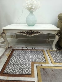 ميز وسطي • ٤ طبلات • قابل تفاوض