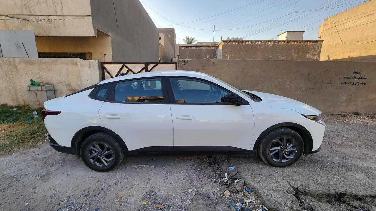 للبيع KIA K3 مكسيكي دولية موديل 24 ... سيارة بيها فقط جاملخ الايمن وشويه من بنيد فقط..مواصفات محرك (1.6) .. كير سيارة AT .. حساس امامي وخلفي .. كاميره خلفية دواره . ومثبت سرعة ... سعر 155 ورقة .. رقم بغداد .. وبأسمي سيارة .. اتصال او واتساب ...***********
