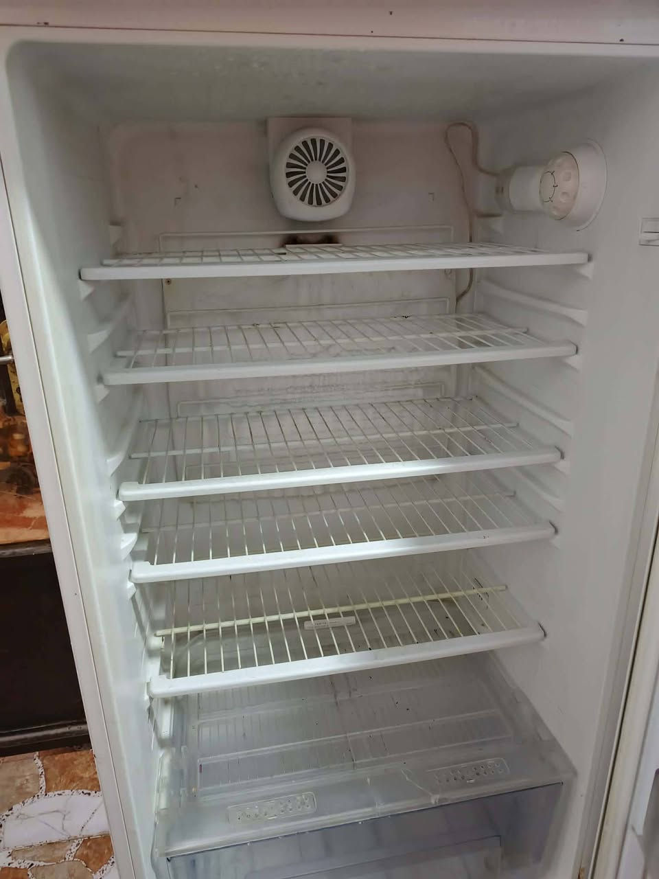 يوجد ثلاجه للبيع السعر 150وبيها مجال الاتصال على الرقم عالفيس مامتواحدين ***********
