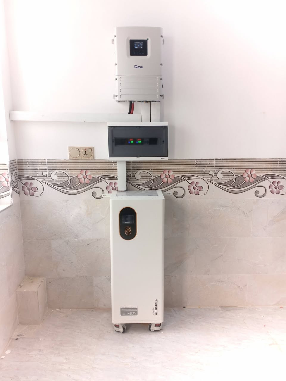 {تنصيب منظومة طاقة شمسيه}

‎من قبل كادر شركة رويال سولار 

‎تجهيز منظومة منزلي 16 أمبير نهارأ و 16أمبير ليلأ 

الموقع صلاح الدين -قظاء بلد - حي العباس النموذجي
  
‎✅الواح المستخدم جينكو حجم 615واط
‎عدد: ٨ ضمان 15 سنة استبدال

جهاز انفيرتر    DEYE 6k✅
‎  عدد:1 ضمان 5 سنة 

بطارية مستخدمة نوع ليثيوم SOLAX  حجم 16KW ✅
عدد:1 ضمان 10 سنوات تبديل+صيانة

‎يتوفر لدى شركتنا رويال سولار نظام نقدي و اقساط لموظفين كي كارد لمده 18 أشهر 

‎العنوان كركوك شارع القدس - مقابل كوفي الجادرية - عمارة رويال نيت 

‎فرع الثاني كركوك شارع المطار قرب فلكة تكريت

فرع صلاح الدين - تكريت - القادسية شارع الكراج -قرب الحديثي للموبايل 

‎للحجز والاستفسار للتواصل او مراسلتنا على واتساب 

*********** كركوك
*********** صلاح الدين اسيا
*********** صلاح الدين زين
*********** الشركة 

 الرقم المختصر 6020📞
