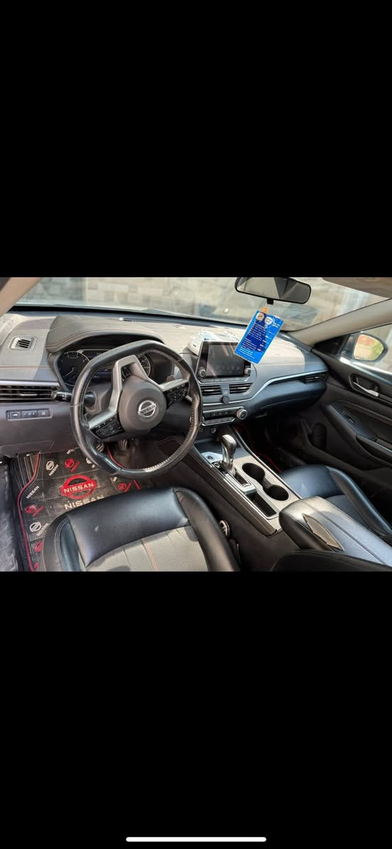 السلام عليكم نيسان التيما 2020 معوقين اشهر وتصير حره صور الفحص موجوده داخل المنشور  تخم تاير جديد حداديه فول مكينه كير مكفول وارد امريكي   ماشيه 100 الف السعر 125 و بيه مجال للشراي سياره نضيفه ***********
