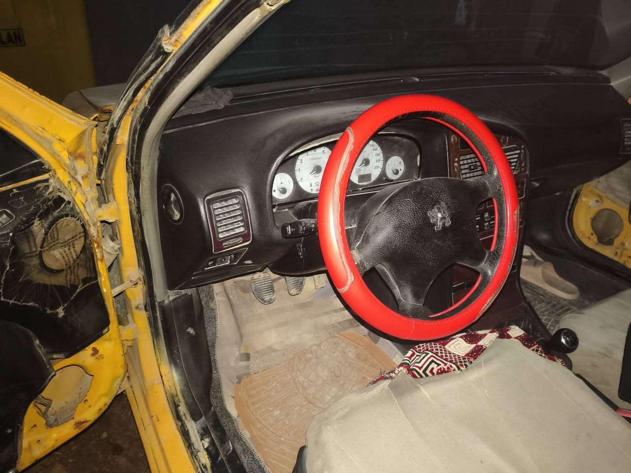 للبيع بيجو بارص مديل ١٢ رقم بصره راعيه ما اندله سنويه ما ساقطه اتكفل سرقه وعشائر سياره حلوه لا خياس كهربائيات شغاله مكينه بيه بخار سعر ١٥ وبيه مجال ***********
