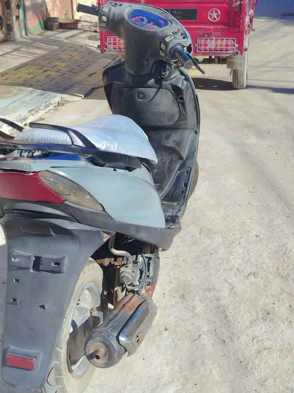 سلام عليكم ماكس 140 
مكينه بلاديه برغي ما مفتوح بيه 
دراجه نضيفه خير من الله 
مصبوغه جماليه فقط
زوج تايرات جدد 
مكينه خرسه كهربائيات كله شغاله 
سلف وهندر نكره بكل وقت 
المكان بغداد الحسينيه راشديه
الهاتف ***********
سعر 300 بيه مجال
