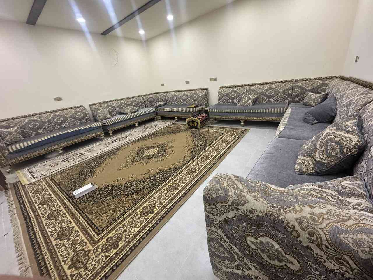 سلام عليكم ديوان كويتي سفنج البغلي نضيف ويا 5 طبلات للبيع سعر 450 راسني واتساب ***********
