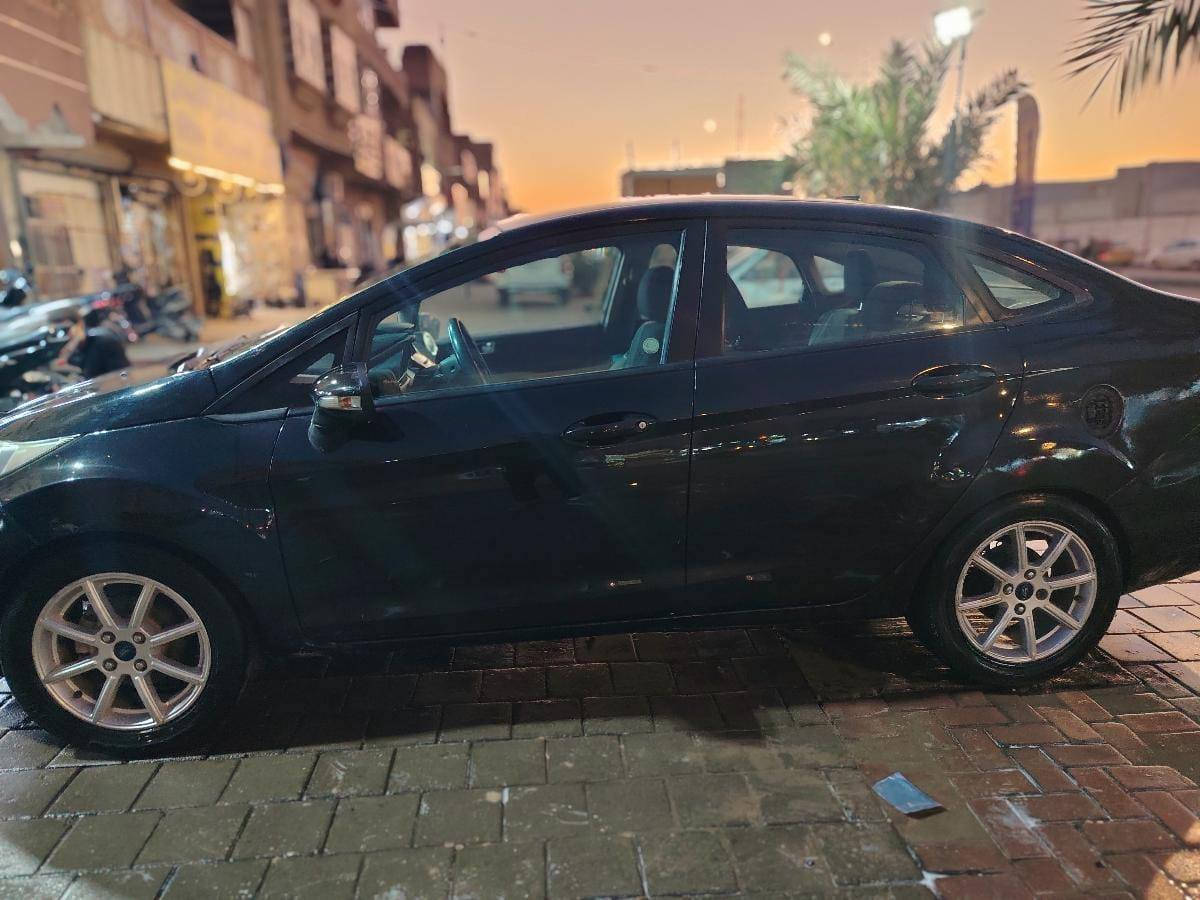 فورد فيستا 2015محرك4 سيلندر1600تنفس طبيعي 
وراد أمريكي ماشيه ٩٥الف
شاشة تحكمات ويل كشن لونين اناره محيطيه
ا se موصفات سستم صوت إلى آخره من الموصفات المعروفه 
بيها ٤ طخات صبغ تصليح بالشاصي الامامي 
+ضربه من الخلف وتصليح بالبدنه الخلفيه
بيها ملاحضات بل قطع المصبوغه

🛑 السعر سوي تعليق يصل مباشرة 🤖 

مكانها بغداد رقم جديد وهزه جديده سياره استخدام عائلي تبريدها ثلج للا 

رقم صاحب السيارة 
***********
