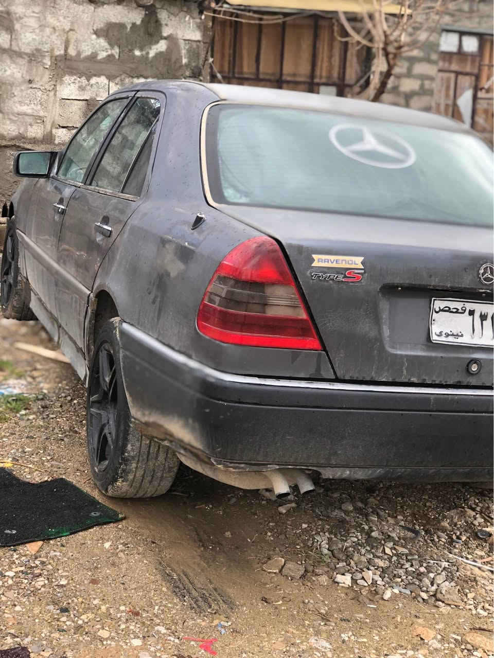 مارسیدز بەشەرتی گێڕومەكینەی  مۆدل1995كاربی  بەشەرت هەموو تازە چاك كردوە پاتری لۆك  جوار چام كاربە هەمووی گیانی ئیش ئەكات سەقف سلیت ٤تای تازە  تەبردەكەی بەس كۆپرێ سەری نەحسەسەیارەكە   كالبوونەوی هەیە نرخی 25  بانزین زۆركەم ئەخوات شوێن سلیمانی موشتەری نیت   نامە مەنێرە لەگەل ڕێزم *********** Singapore
