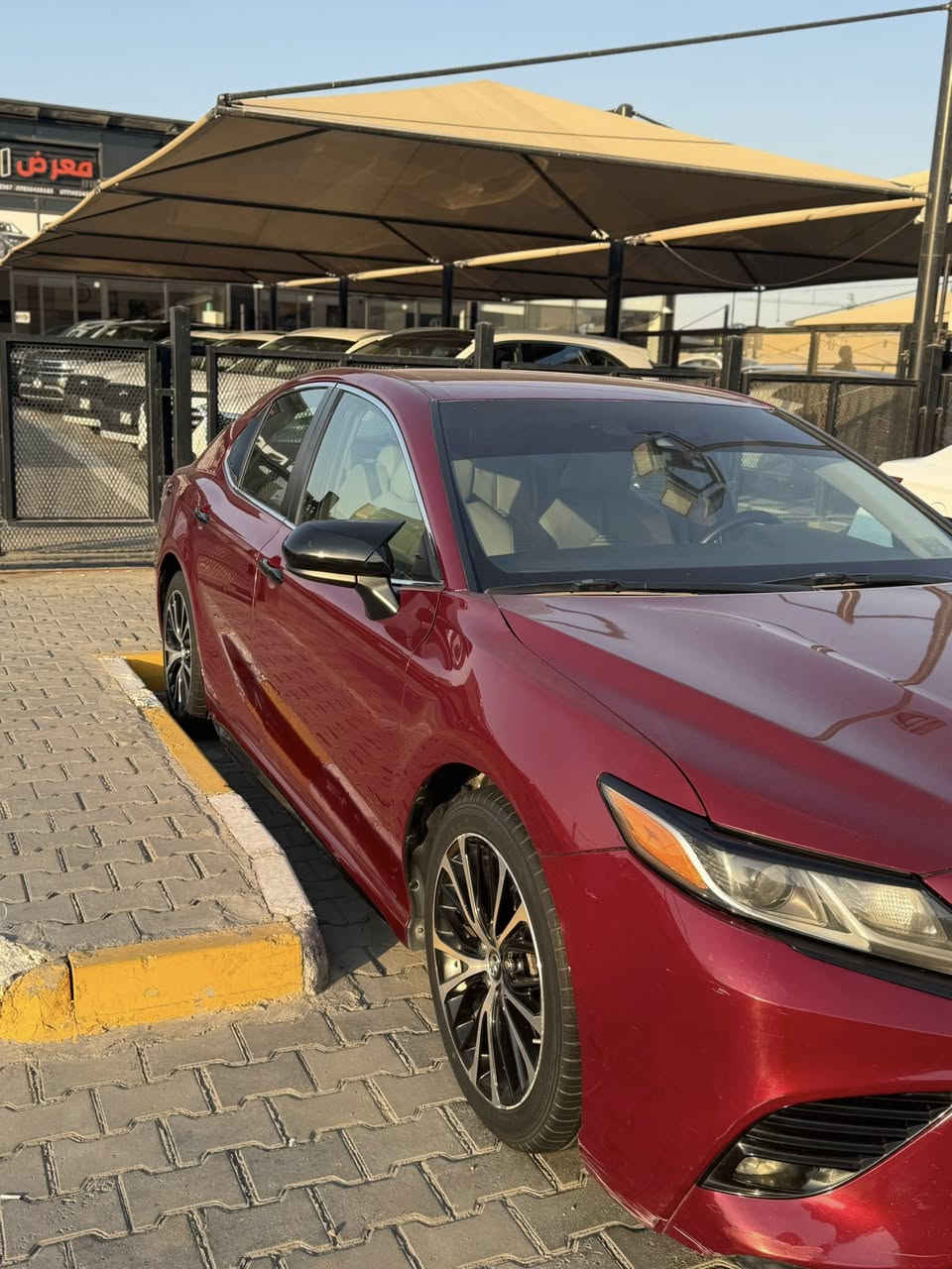 السلام عليكم سياره كامري 2018ماشيه95kmحادث مالته قطعتين وتلاث قطع كلير فقط بدون حادث اومعجون السعر 155$اتصيل. ***********
