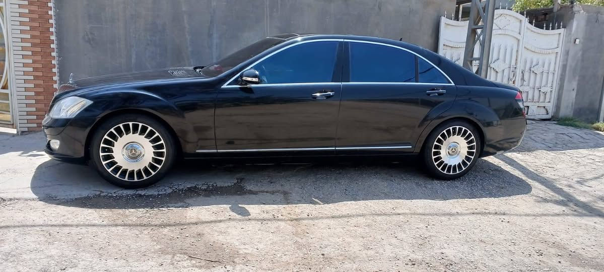 السلام عليكم ورحمة الله وبركاته 

للبيع مارسدس s500 فول 
 مواصفات متؤمه ارقام وسنويه بغداد كفاله من الكص والحادث والشخط والعشاير حداديه تبريد تخم تاير جدد العنوان بابل
السعر 95 وبيه مجال
***********
***********
