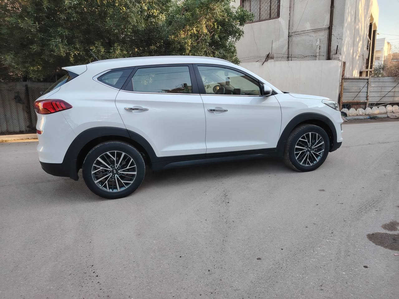 توسان 2020 خليجيه بغداد موصفات الشركه بس فتحه مبيه... مكفوله من الصبغ والتبديل والتعديل كفاله حتى من الشخط على ايدي من الزير...
بصمه..
مري شفط..
تبيرد خلفي امامي..
ماشيه 41 الف بعدها بنايلونات الشركه..
ويل كب.. 5
محرك 2000 دوش..
كراسي 2 كهرباء..
رقمه بغداد الدولي باسمي شخصيآ..
بصمات 2 وياها..
محرك كير تبريد تدفئه كله على وضع الشركه..
مكاني بغداد الكرخ حي الاعلام...
.... ***********.......
للبيع فقط الشراي يتصل..
