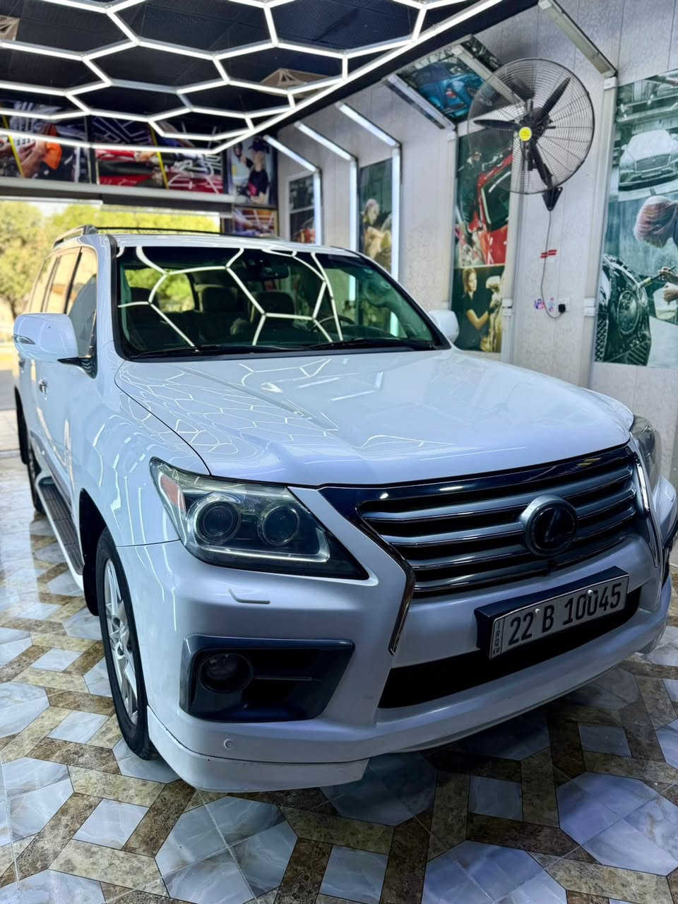 السلام عليكم  لكزز موديل ١٢  بريم كامل مواصفات تبديل بنيد وكالة فقط البقيه كفاله مكان السيارة .
واسط
السعر ٣٥٥ 
***********
