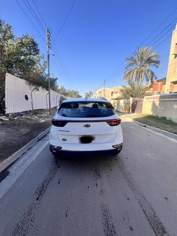 السلام عليكم كيا سبورتج 2021 خليجي الشركه الدوليه
سياره رقم بغداد باسمي مكفوله من الصبغ والتبديل ماشيه 63الف اللون ابيض داخل جلد حمصي وشاشه اصليه اريل نفكيشن حساسات وكامره تحكم استيرن السعر 210 $مكاني السيديه اليحب يتصل ***********
