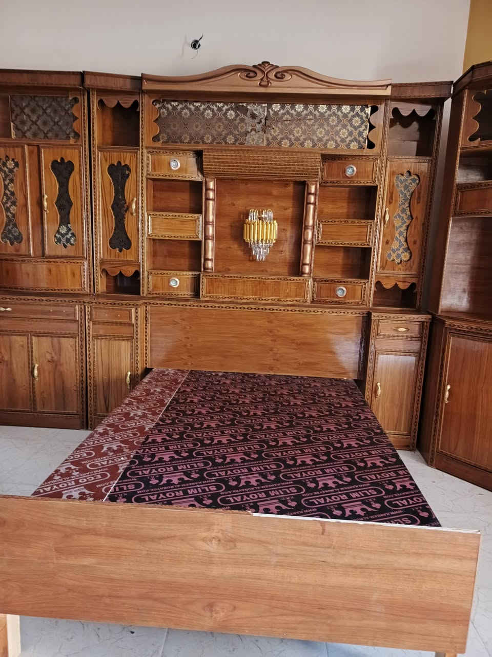 السلام عليكم 
توجد غرفة أخشاب للبيع جديدة غير مستخدمة 
السعر ١,٢٥٠,٠٠٠ دينار وفيها مجال بسيط


**إذا كنت صاحب هذا الإعلان وتريد حذفه لأي سبب، رجاءا أرسل رسالة إلى الدعم الفني**