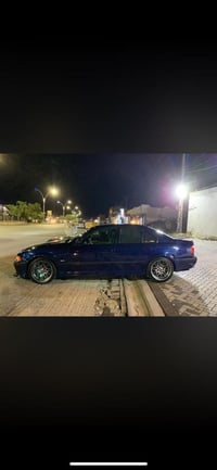 ‏سلام عليكم بي أم صقر موديل98 سيارة فول مواصفات ويل M5 خمس قطع بردات م...