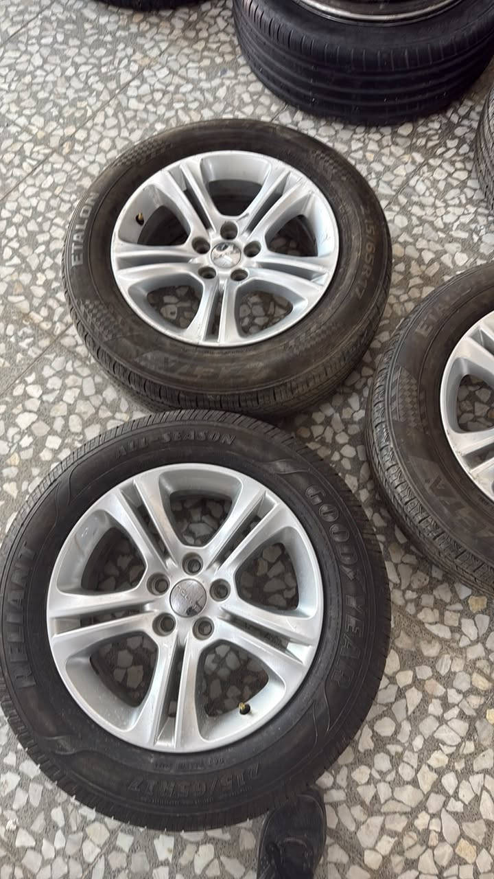 تخم ويل وتاير حجم 17 بعده بحاله الوكاله بي تخم تاير امريكي ممشدود ع سياره للبيع او مراوس مكاني كربلاء اطوريج

***********
