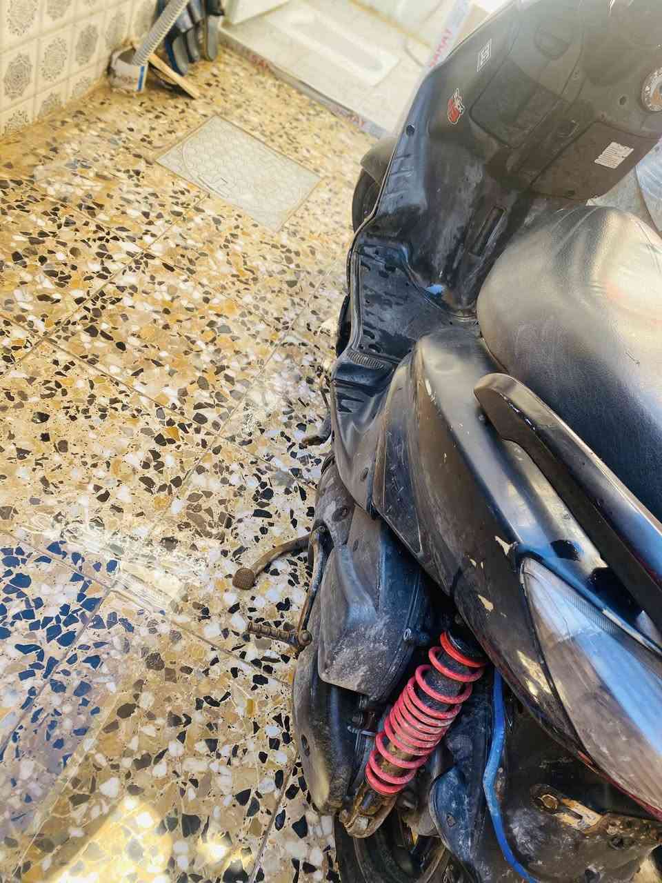 سكنس نثيه  مابيهه اي نقص كلهه شغاله الكهربائيات كلهه شغاله بيها شلعه تخوف ودرجه تشتغل نكره سلف اوهندر كلهه شغال 
قفل استرين قفل صندوق كلهه شغال مابيهه نقص 
سعرهه 350  
مكاني بل ثعالبه 
***********
