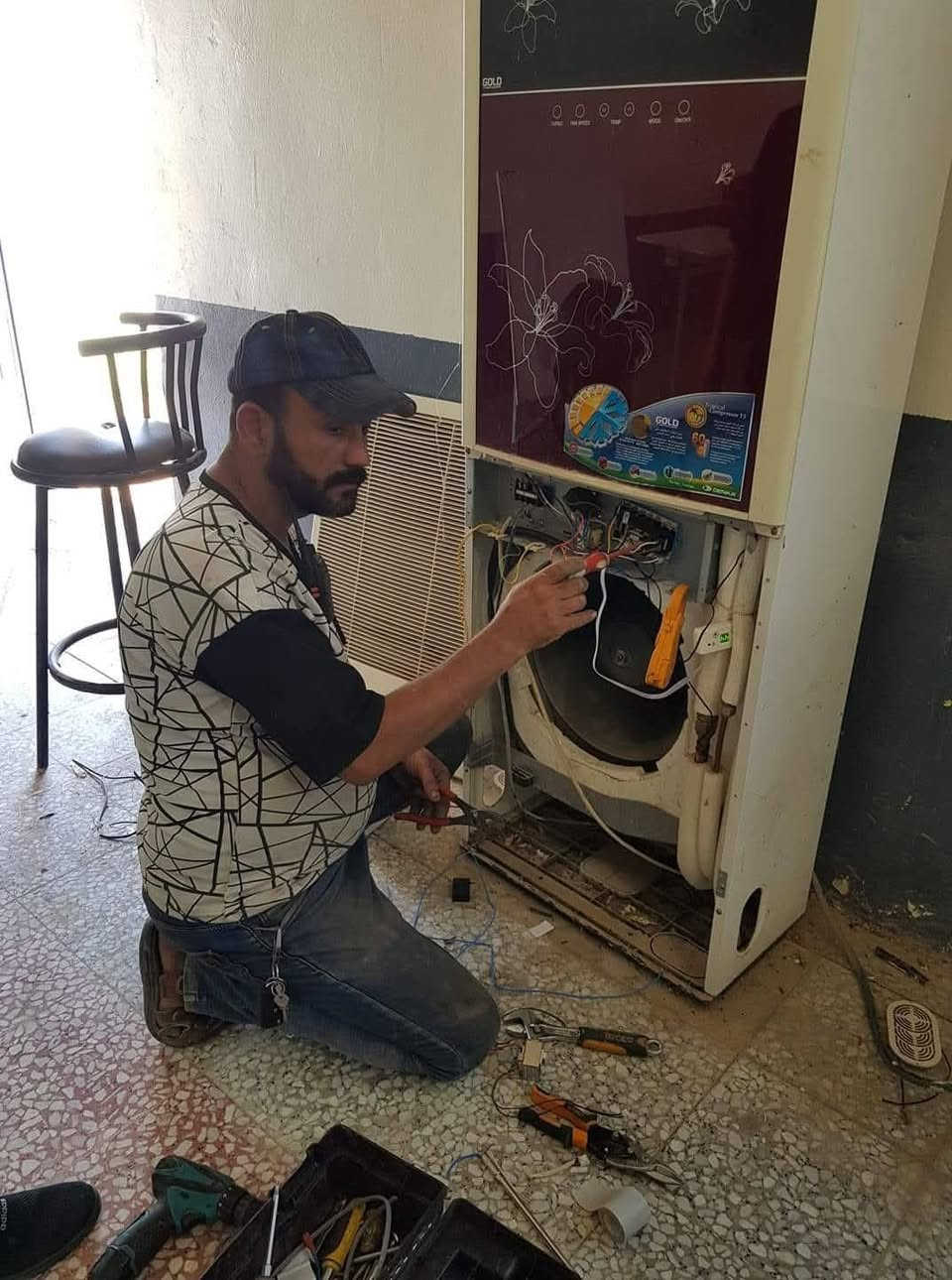 (ورشة عالم التبريد والتكييف 🌹🌹🌹
خدماتنا في صيانة موقعيه للسبالت 🛠️
اتصل نوصلك للبيت أو موقع عملك 🚐
كل اعمالنا ضمان سنه فعليه 
تنصيب سبلت جداري ❄️
تنصيب سبلت كنتوري ❄️
فتح وشد وغسل سبلت  🛠️
تصليح ليك وشحن غاز 🛠️
تنظيف موقعي 🌬
ثقب كونكريت دريل كور⚙️
عمل فاكيوم لجهاز
ديوانيه الجمهوري
م.رائد الربيعي 
الفني..زيدون الربيعي 
ماجستير هندسة تقنيات التبريد والتثليج 

شحن غاز R22  ♻️
شحن غاز R410
***********📞
***********📞

أو مراسلة لصفحة☆
