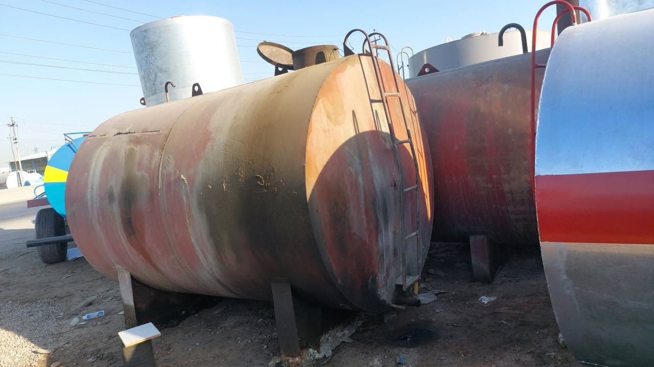 خزنات مستعملات ١٥ الف. و١٠ الف ٦مليم كلش نضيفات للبيع مكاني الصناعي بغداد ***********
