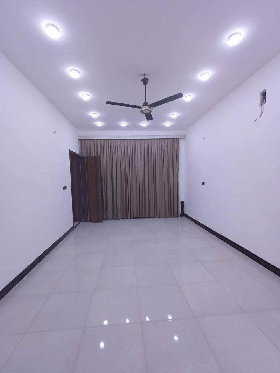 بمناسبة عيد الفطر المبارك 

عرض مميز جدآ 

من سعر 150مليون إلى سعر 135 مليون 

#حصرآ_كل_ماهوا_جديد_لدى_عقارات_الخيّام
🏠 #دار_طابقين_للبيع 💥💯

 المكان شارع 40 💥💯

المساحة الكلية200م²💥💯

📜 جنس العقار: طابو زراعي تحويل مباشر.💥💯

🏗️  💥💯

💧 الخدمات: ماء وكهرباء وطنية ومولّد وجميع الخدمات متوفرة💥⚡

يتكون الدار من:💥⚡

غرف نوم عدد (3)💥⚡

صالة واسعة💥⚡

استقبال💥⚡

مطبخ 💥

نظام غاز خارجي 💥

مجموعة صحيات داخلية وخارجية💥

كراج .💥

شارع 7 متر 🛣️💥

ـــــــــــــــــــــــــــــــــــــــــــــــــــــــ

📍 للمزيد من التفاصيل يمكنكم زيارة مكتبنا:💥

#عقارات_الخيّام_الرمادي_شارع40💥⚡

📞 أرقام التواصل (واتساب متاح):💥⚡

***********☎️

*********** ☎️

⏰ متواجدون في المكتب على مدار أيام الأسبوع.💥

نرحب بكم دائماً لزيارتنا والاستفسار عن أي عقار يناسبكم💥
