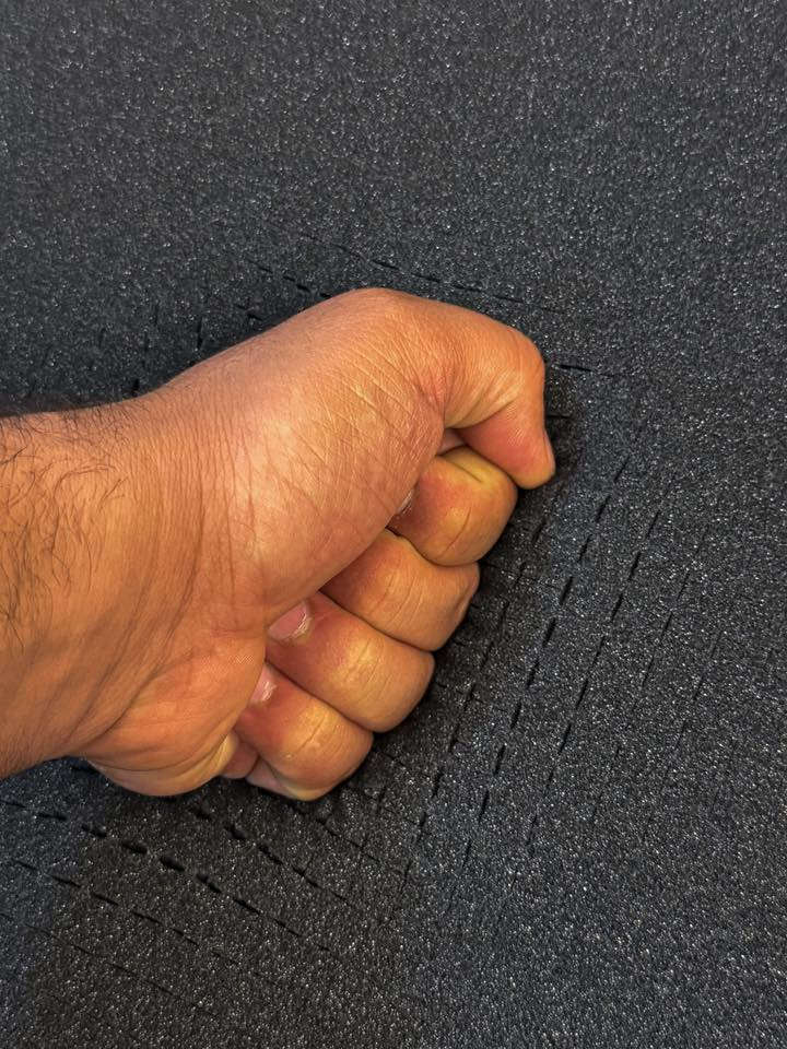 بوكس ضد الكسر للمعدات 
قابل للتخصيص حسب احتياجك 📦

الأبعاد:
• العمق: 25 سم
• العرض: 60 سم
• الارتفاع: 40 سم

📍 بغداد
للتفاصيل أكثر — توصيل على الواتساب 

‭0776 044 4040‬
