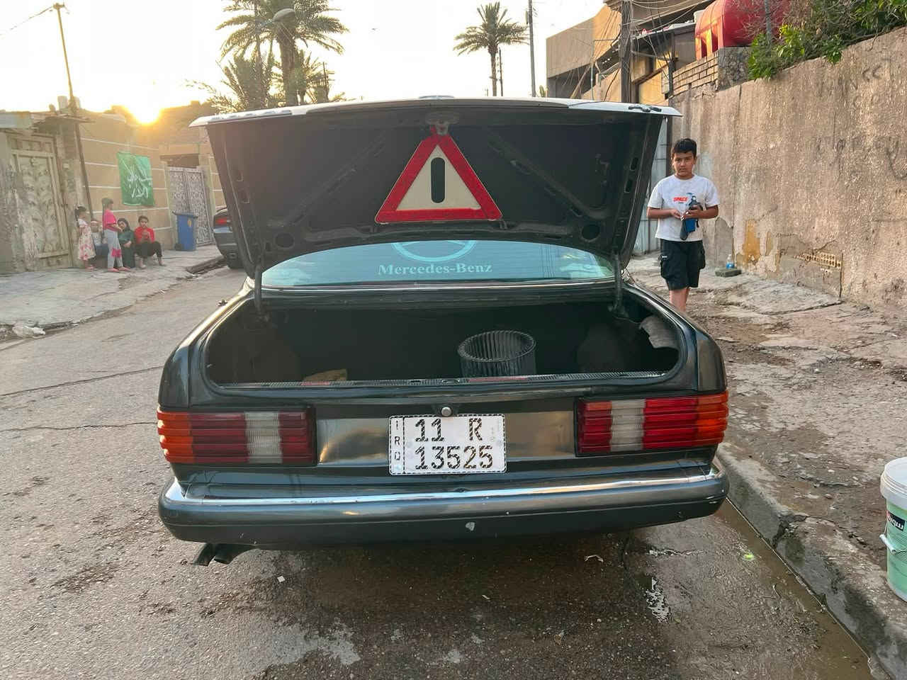السلام عليكم
مارسيدس جامبو موديل 1986 سياره حلوه بمعنى الكلمه 

مكينه وگير بلاديات مصبوغ جماليه بدون ضرر  تجي تفحص وتگلبها واني بخدمتك تبريد شغال خير من الله 

دوشمه حلوه كشناتها محافظ عليهن حلوات ونضيفات 

 الله شاهد سياره تاركها بل باب قليل اطلع بيها شاشه تيسلا لايتات زنون كهربائيات كلها شغاله وين متريد تطلع بيها جاهزه السعر 60$ ورقه وبيها مجال قليل اي استفسار راسلني 

واتس اب *********** مكاني بغداد البلديات
