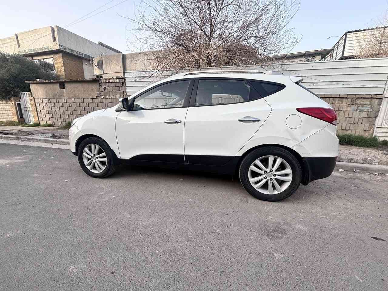 هونداي توسان 2010
محرك 2400 
فول مواصفات LIMITED
فور ويل 4WD
بصمه بانوراما مري شفط 
السعر 132
مكانهة بغداد
رقم التواصل ***********
