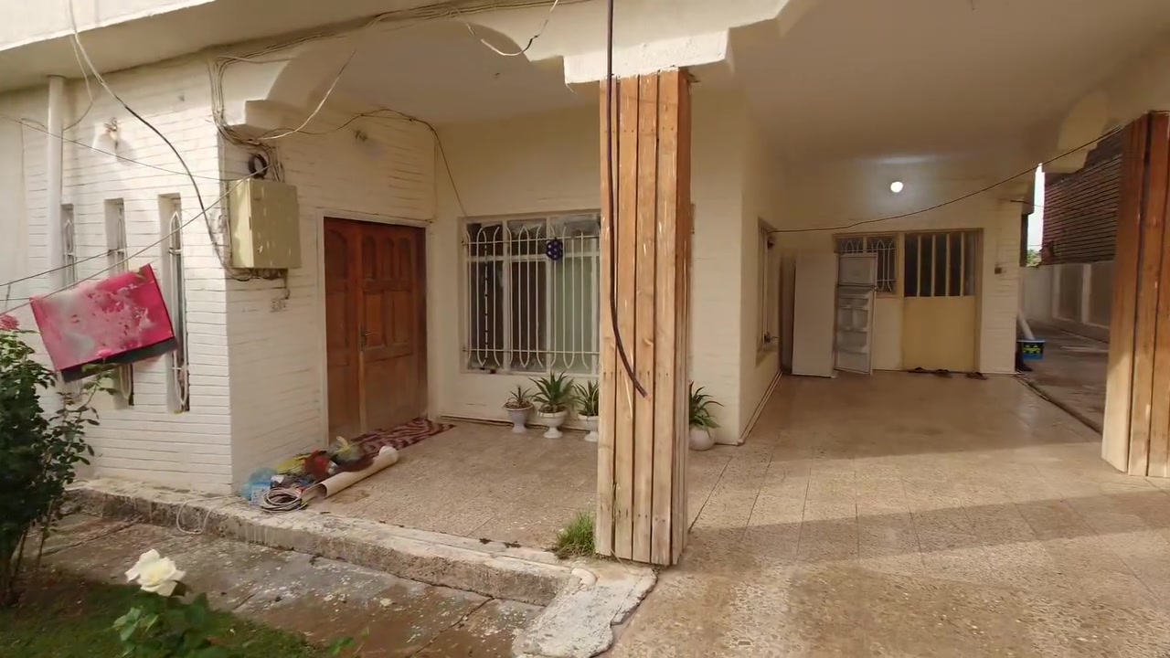 السلام عليكم منزل للبيع طابو صرف 

موقع تجاري // قرب مكتب حزب الدعوه مقابيل معهد دكتور محسن على الشارع الرئيسي 

مواصفات المنزل // المساحه 300 متر بلسند واجهة 15 ونزال 20 كراج (طرمه)  ياخذ سيارتين  مع منور يحيط بلمنزل وحديقة كبيرة استقبال 4×8 وهول 4×5 ومطبخ 4×5  والارضي غرفتين 4×5 بالإضافة الى مساحه درج واسعة وحمام داخلي والطابق الثاني ثلاث غرف نفس الحجم 4×5 مع حمام كبير 

ملاحظة // كل المطلوب ذكرته والسعر على الخاص وفقط الاله نيه بلشراء يتفضل يتصل على الرقم *********** مع احترامي للجميع
