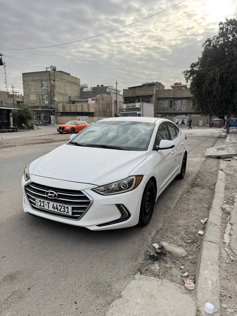 السلام عليكم.  ❤️❤️
النترا 2017
محرك. 2000 
سيارة جديدة 
مدوشمة عام 
تخم تاير جديد 
كير ومكينة كفالة وممفتوحات

وارد امريكي 
حادثة وصور وسونار موجودة
صبغ بنيد (((
((وبيهة شوي كشور علا حطتهن عايفهن))
 بيها طخه حافه البنيد  صطحي
بدون ايرباك شوصي لغود مكفولة

السعر.      117$$.   
 العنوان بغداد

للتواصل  ***********
