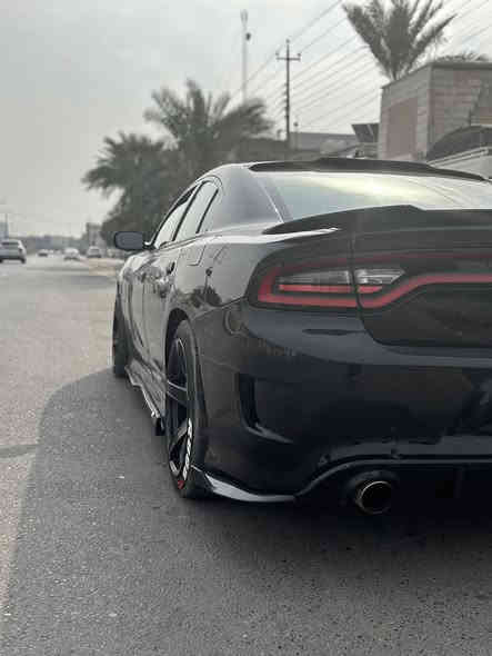 جارجر 2017 RT 5700 للبيع فول مواصفات عدا الفتحة حادثها موضح بالمنشور جداً بسيط وصار بيها هنا هم صبغ يعني 5 قطع فقط بدون ايرباك بس مال برده طاك وراجع الباقي كله سليم 
السيارة بدون لغد وبدون شاصي وكلش نظيفة وحلوة وعليها هواي اضافات لحاية دفيوزر srt بنيد مبدل srt لد داخل المازده متغير الالوان على التلفون يشتغل  ولد داخل السيارة اكثر من 40 لون السيارة عليها برمجة يم غيث طلقات وفصلة وفتح رون وسيفتي كاملة للسيارة 
كلشي مناقصها وسعرها مناسب لان مابيها دواخل ولا ايرباك 
ملاحظة السيارة صوتها بلادي وكلش حلو وقوي 
مكان السيارة بغداد حي الجهاد
***********
السعر 167 وبيها مجال شي كلش كلش بسيط حك الجية
