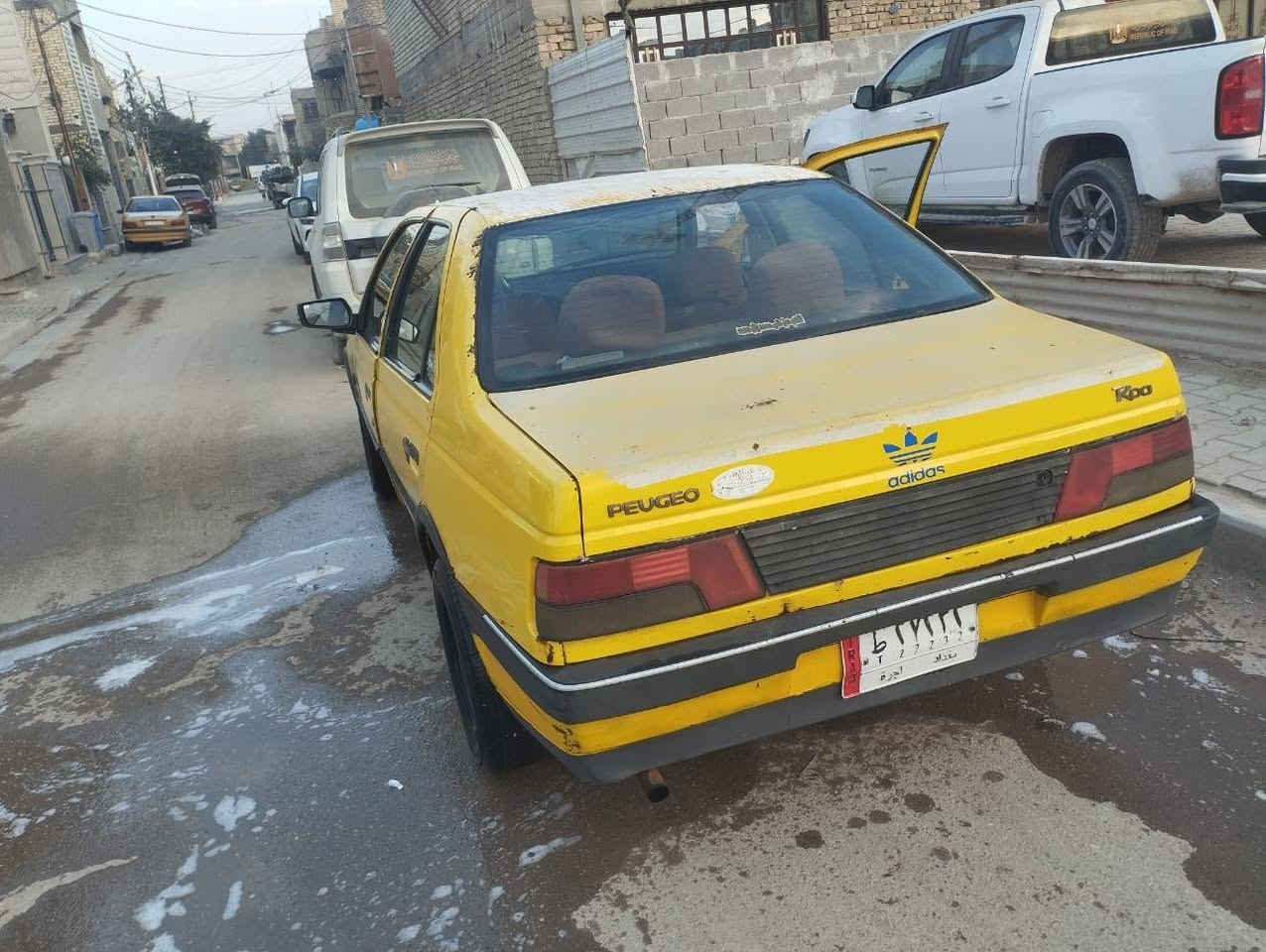 سلا عليكم بيجو روئ للبيع موديل 9 مصفره هيئه وغرامات السعر 17وبيهة مجال للطيبين مكان بغداد الزعفرانيه ***********
