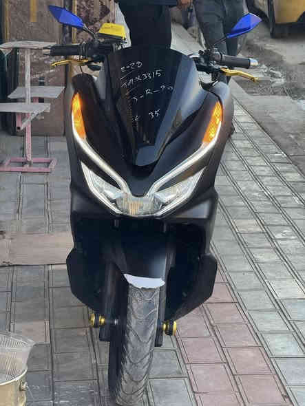 السلام عليكم،دراجه Pcx 
جيل ثالث وارد كوري 
ماشيه ٢٨
حساس ازدحام ، حساس تدفئه 
السعر 15 وبيها مجال بسيط 
العنوان / بابل / ***********
