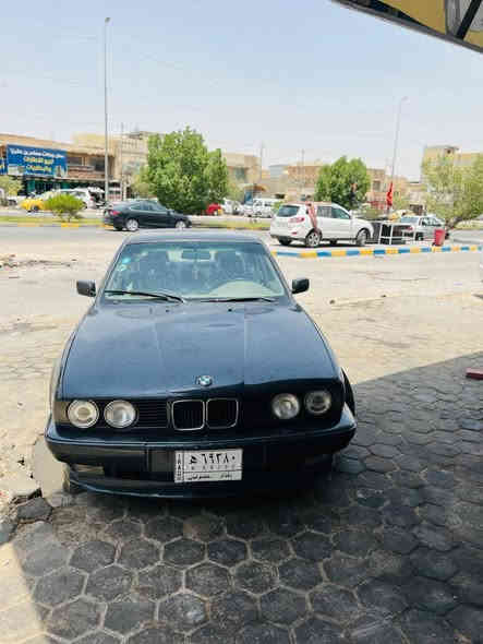 السلام عليكم BMW 520 موديل1991  بدون فتحه مسكر عدله گير عادي جاترك  جواها اكسل 3.23    حاويه 
هوه وعربانته
تخم تاير قبل ٢٠ يوم شديته الاصلي
ويل خليه جديد
تبريد ثلاجه ❄️
جام اربع بيبان كهرباء
غرفه جديده جلد
باتري جديد
منضومه المي حيل جديده
سنتر للك كل السيارة
مابيها حادث
مصبوغه عام والصبغ درجه اولى
دوسات M
سستم صوط كولش مرتب
كهربائيات متلگه لو شويه نقص وبلاد
المكينة بيها تبخير من اول تشغيله بس ويروح وينزل من سعرها مكينه بيها عزم اكسر بيها ويل
صرف بانزين ماكو ومنضومه البانزين كذالك جديده من تخم مجاول وبلكات وووو
سلف ميماتي بيها
گيرها جديد
السياره بسمي قبل شهر شديت رقم انگليزي وبسمي تحويل مباشر  واسوي عقد مروري مباشرتا ونجهز للتحويل رقم 11بغداد

سعرها ٥٥ واي ملاحضه بيها الي من نصيبا ويقيم الملاحضه ينزل من سعرها واني الممنون
وهنياله الي ياخذها وبالتوفيق *********** 
وربي يرزقكم ويرزقنا وياكم تحياتي
