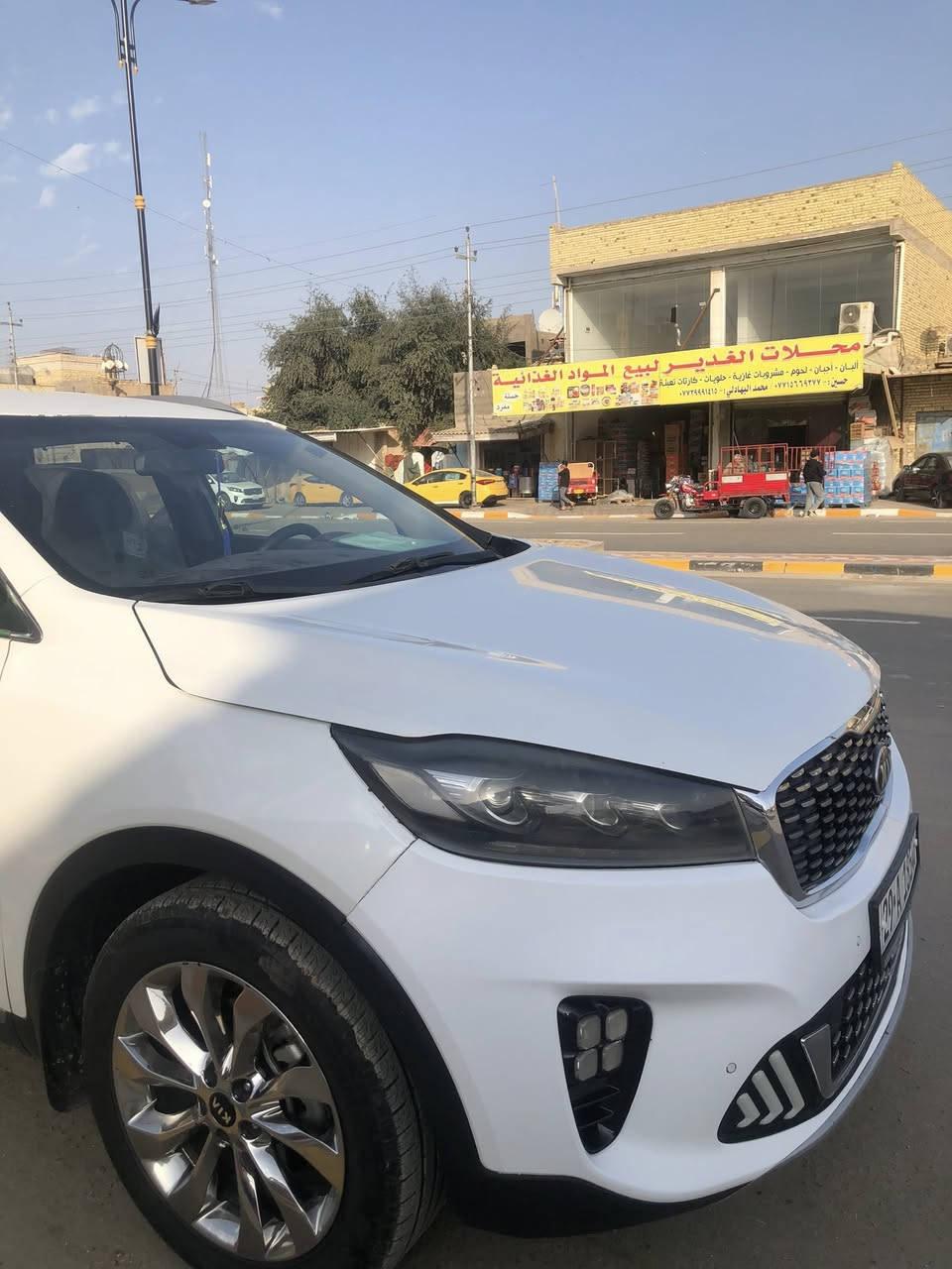 السلام عليكم
سورنتو ٢٠١٩ خليجي 
السيارة مكفولة كفالة عامة 
رقم واسط بأسمي 
فول مواصفات عدا البانوراما 
محرك ٦ سلندر ٣٥٠٠ 
٧ راكب 
تخم تاير جديد 
تبريد ٣ قطع 
بردات خلفية 
مفروشة جلد 
مري شفط مع الترحيب
مقاعد كهربائية 
بصمة تشغيل + بصمة ابواب + جنطة كهربائية
حساسات أمامية وخلفية
ماشية ٧١ الف 
السيارة على وضع الشركة 
شاشه كبيرة 
مع المواصفات الاخرى المعروفة 
السيارة جديدة بمعنى الكلمة 
علمًا السياره في ميسان
***********
