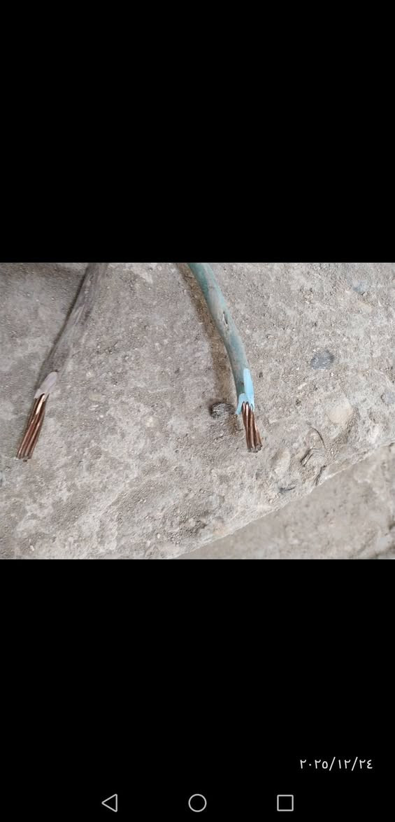 كيبلات احد ٢ في ١٠ ٩ متر والثاني اربع خطوط اب ٢ ونص ٥٠ كلهن والبوردات واحد ٥٢ واذا كله ٦٠ اتصال ***********
