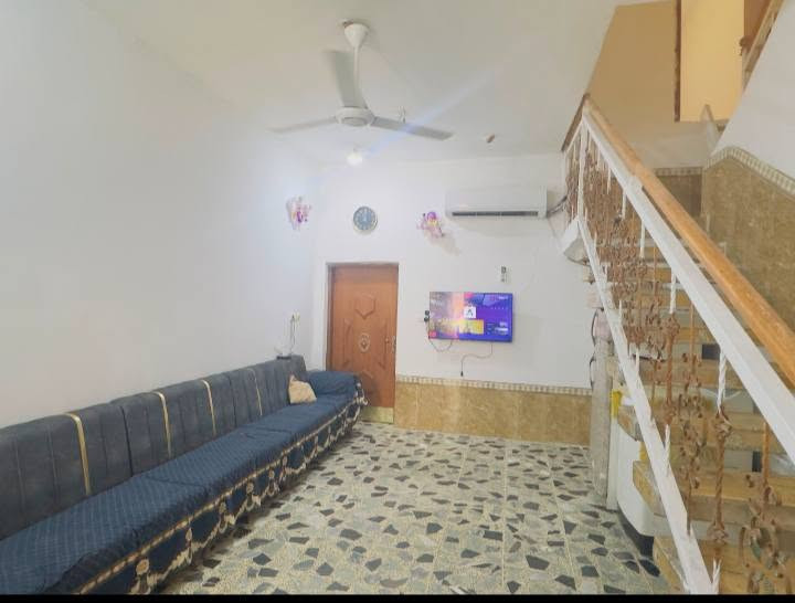 *🏠 للبيع بيت طابو صرف 25 - الفجر / حي الجمعية*

🔹 *المساحة*: 110 متر مربع  بناء  حديث   
السطح   كونكريت   
🔹 *البناء*: طابق واحد + غرفة بالطابق الثاني 
البناء طابوق +كونكريت مسلح

🔹 *التفصال*: 
 صحيات خارجيه  
استقبال   
 مطبخ 
 صالة كبيرة   تحتوي  على  منور  +  حمام  داخلي     
درج   داخل الصاله   يوؤدي الى  غرفة  نوم   في الطابق  2   والسطح  

🔹 *السند*: طابو صرف 25

*📍 الموقع*  
- حي الجمعية - قضاء الفجر 
- قريب على الشارع العام الرئيسي 
- قريب على شارع 30  
- مقابيل بيت  
- الاخ  حجي احمد عكموش مالح 
- قرب بيت ابو بندر   الله يرحمه 
- منطقة هادئه  وجيران  محترمين   جدا 
-  ومتوفر  على كل الخدمات: 

📞 *للاستفسار والمعاينة*: ***********
ارفعو المنشور بكلمة يا الله
